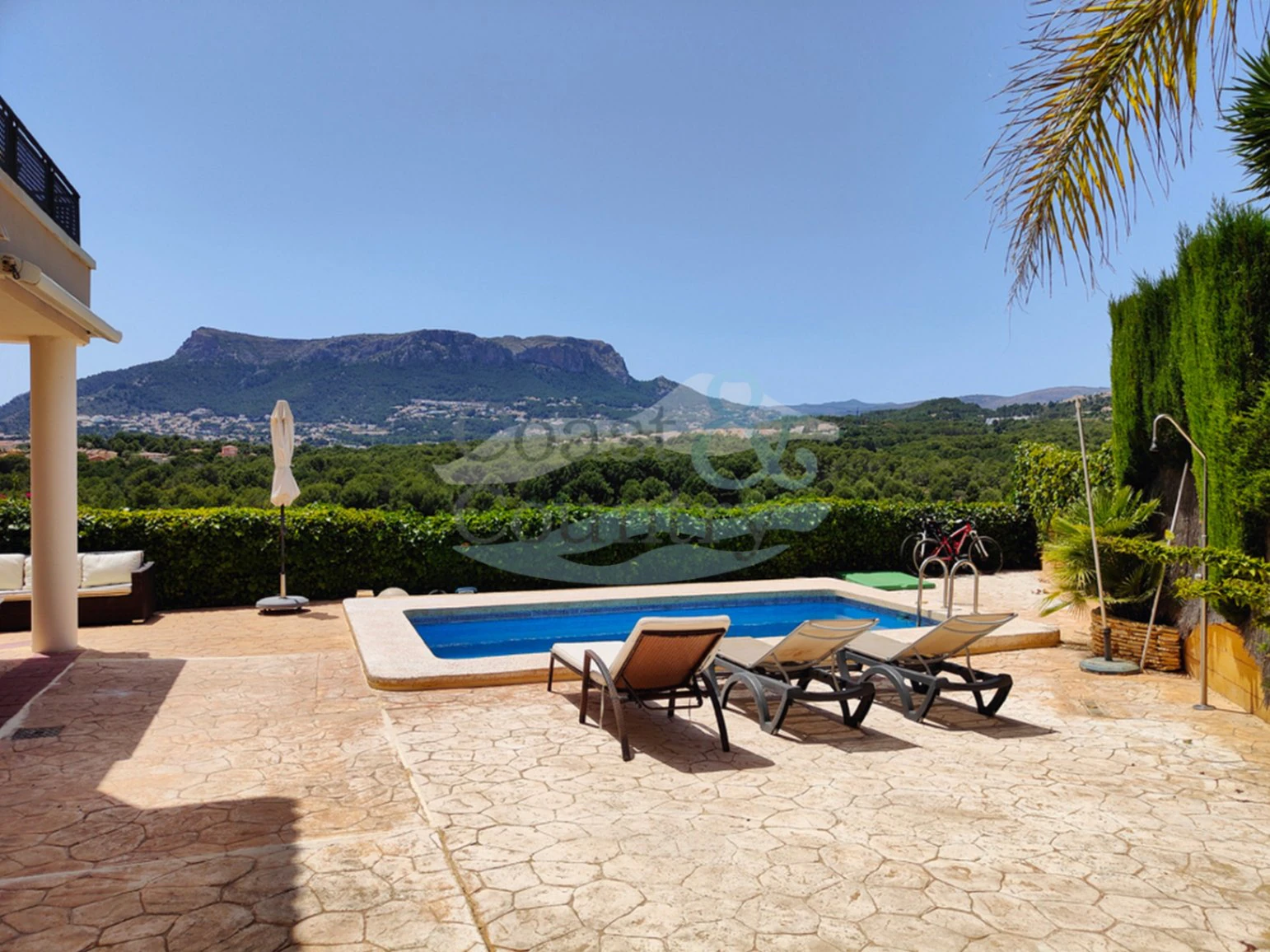 Magnificent modern-style house in Calpe