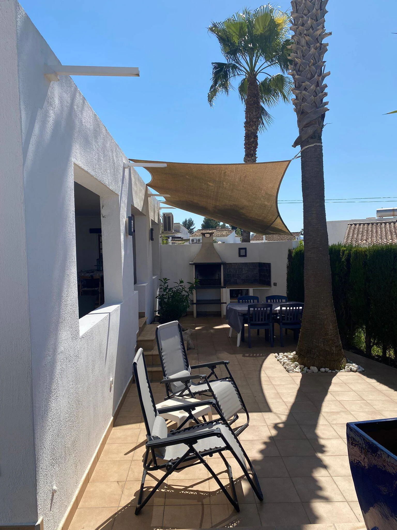 HALFVRIJSTAAND HUIS IN MORAIRA