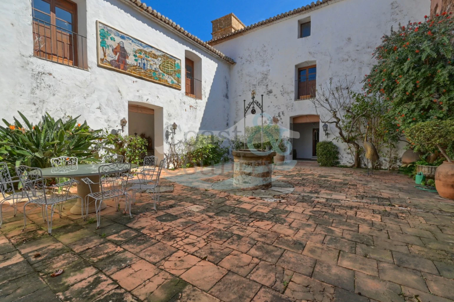 A Spectacular Medieval Convent in Jesús Pobre