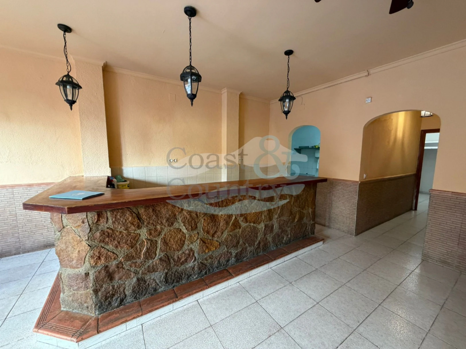 Commercieel te koop in Moraira - 81 m² met airconditioning