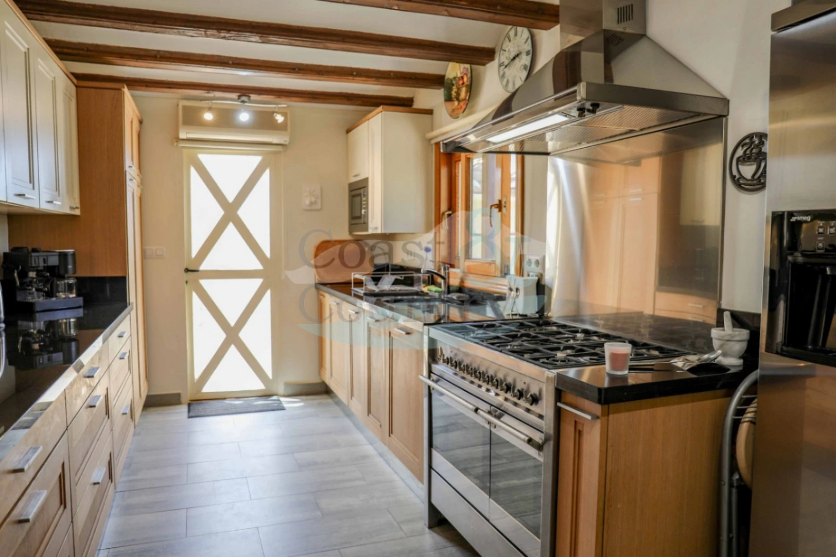 Prachtige villa op Montgo: weids uitzicht en tijdloze elegantie