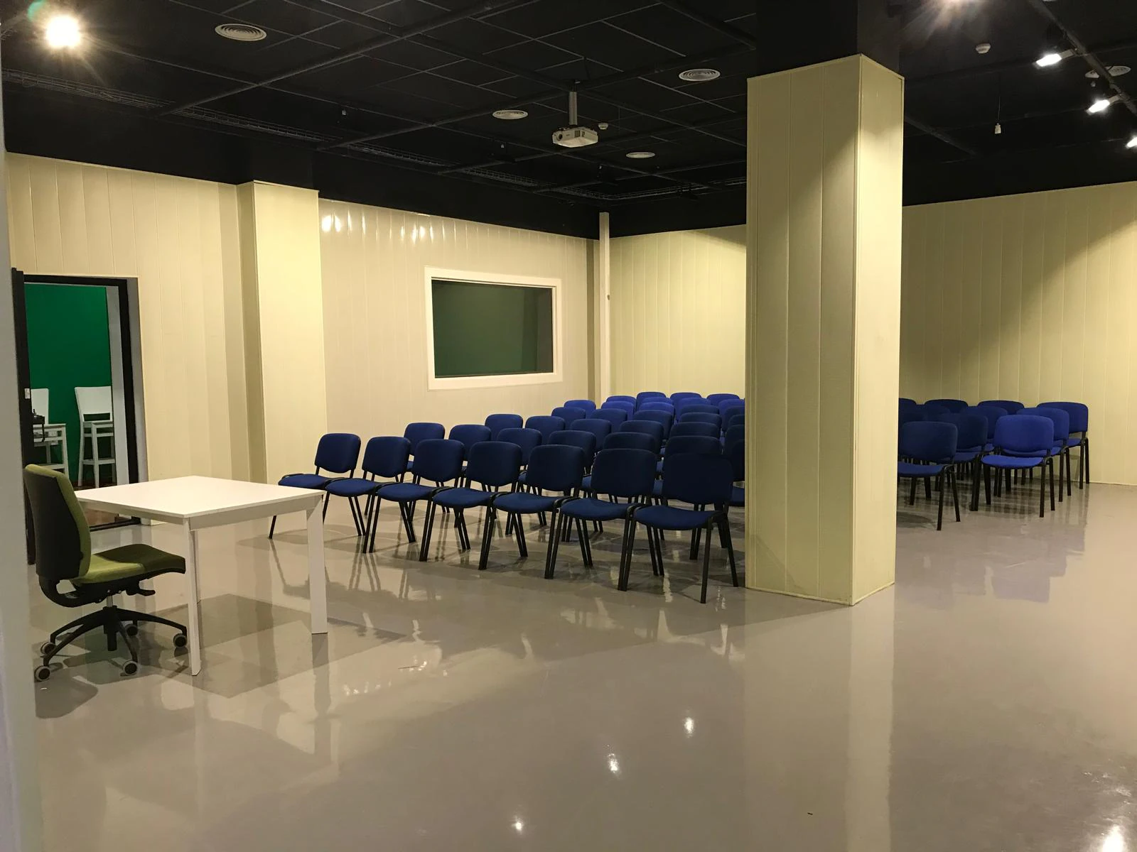 CC1263 - GREAT COMMERCIAL SPACE OPPORTUNITY FOR MULTIPLE USES WITH AN INCREDIBLE LOCATION