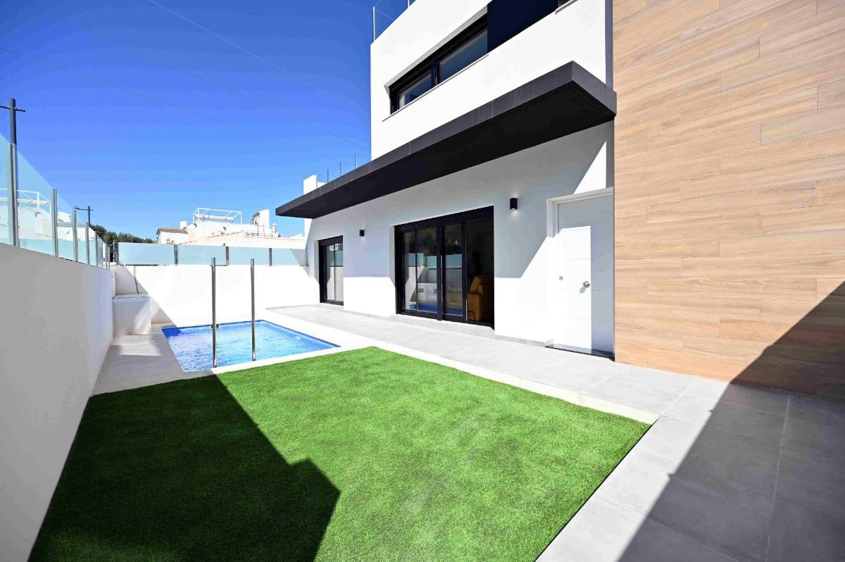 N6851 - Verkoop. Dorpshuis in Orihuela Costa