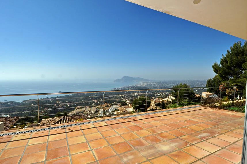 Villa with incredible direct sea views in Altea.