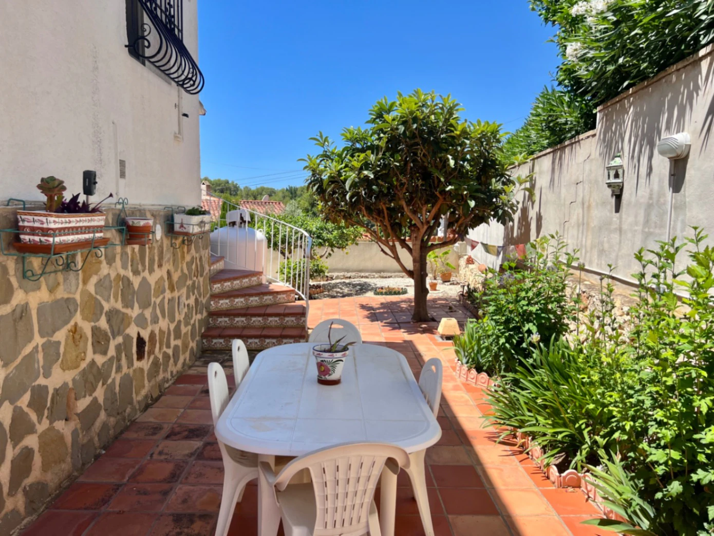 Villa te koop met 4 slaapkamers en vrij uitzicht op zee in Benissa, Alicante.