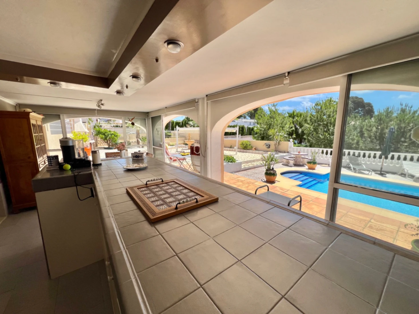 Villa te koop met 4 slaapkamers en vrij uitzicht op zee in Benissa, Alicante.