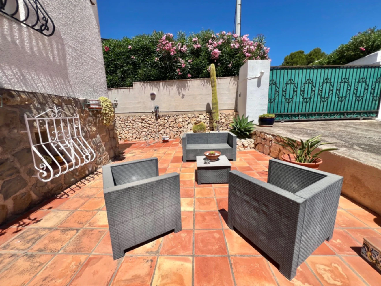Villa te koop met 4 slaapkamers en vrij uitzicht op zee in Benissa, Alicante.