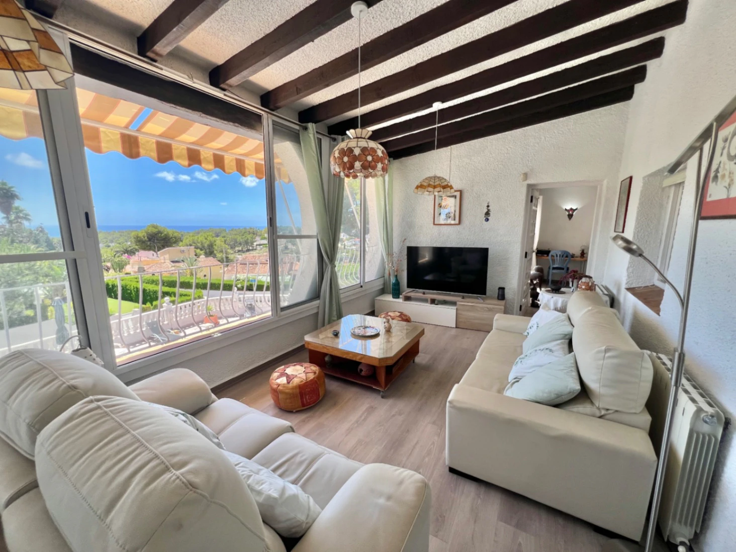 Villa te koop met 4 slaapkamers en vrij uitzicht op zee in Benissa, Alicante.