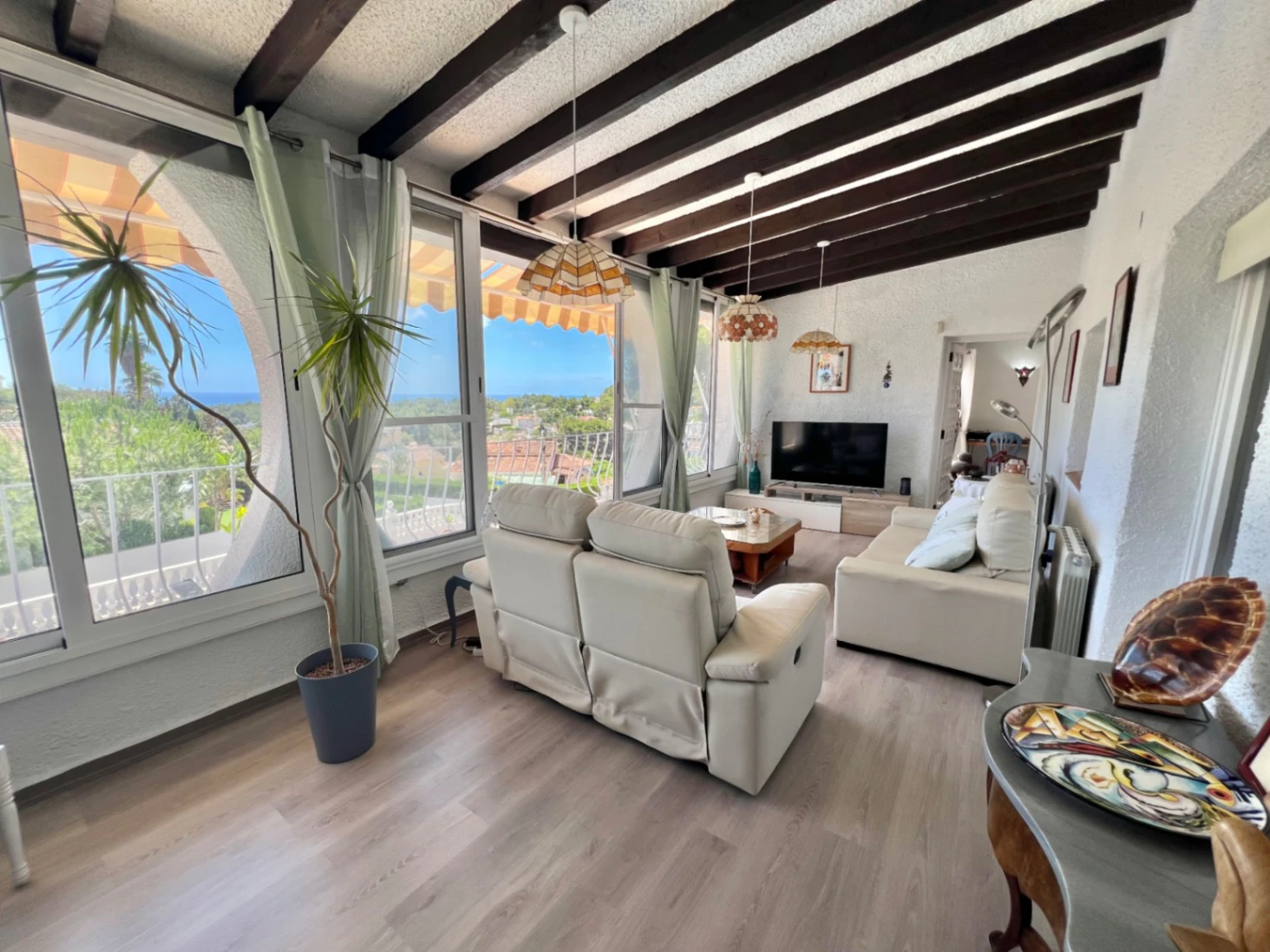 Villa te koop met 4 slaapkamers en vrij uitzicht op zee in Benissa, Alicante.