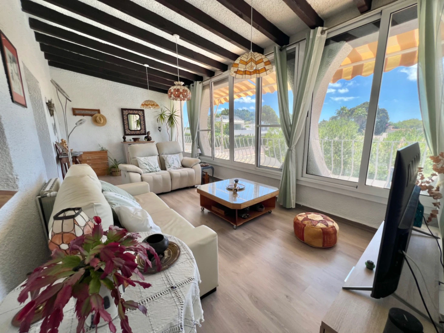 Villa te koop met 4 slaapkamers en vrij uitzicht op zee in Benissa, Alicante.