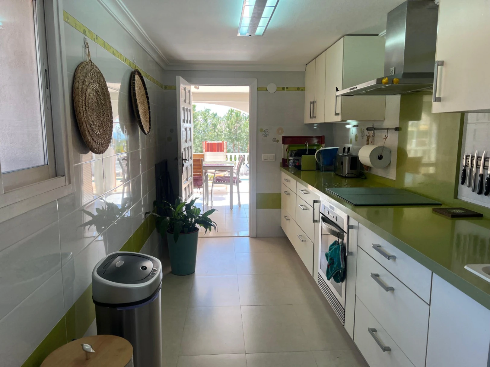 Villa te koop met 4 slaapkamers en vrij uitzicht op zee in Benissa, Alicante.