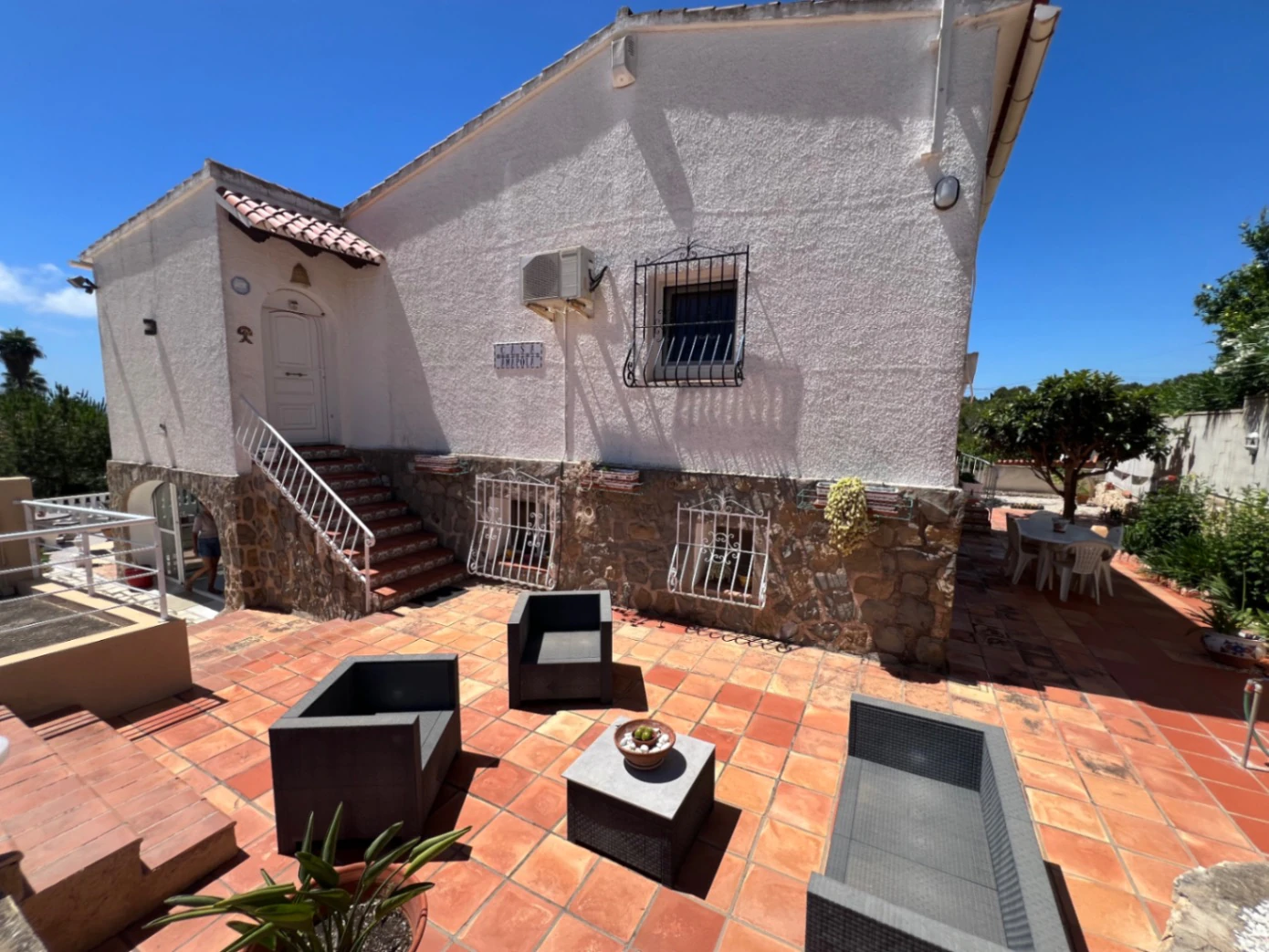 Villa te koop met 4 slaapkamers en vrij uitzicht op zee in Benissa, Alicante.