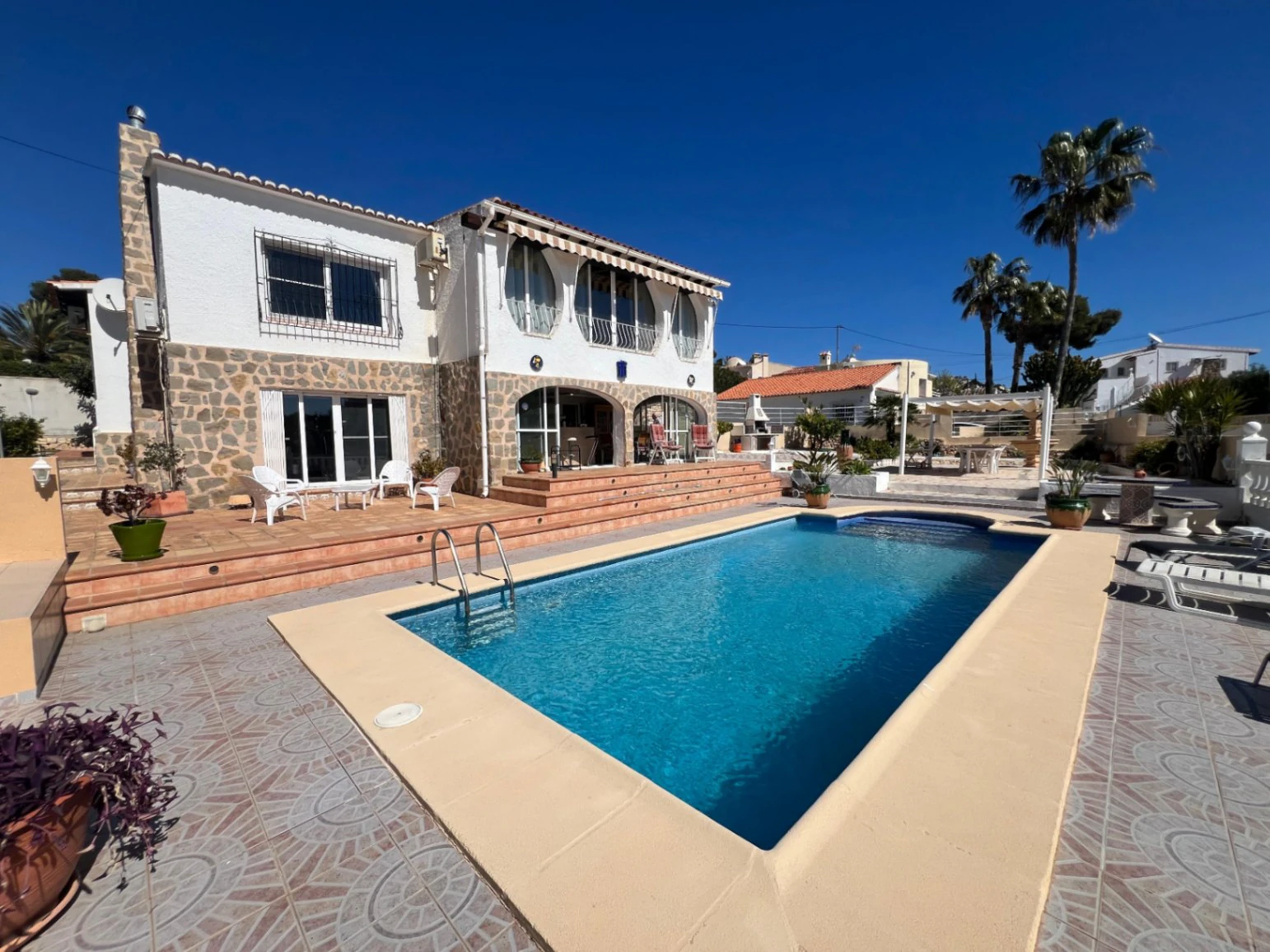 CC1260 - Villa til salgs med 4 soverom og klar utsikt over havet i Benissa, Alicante.