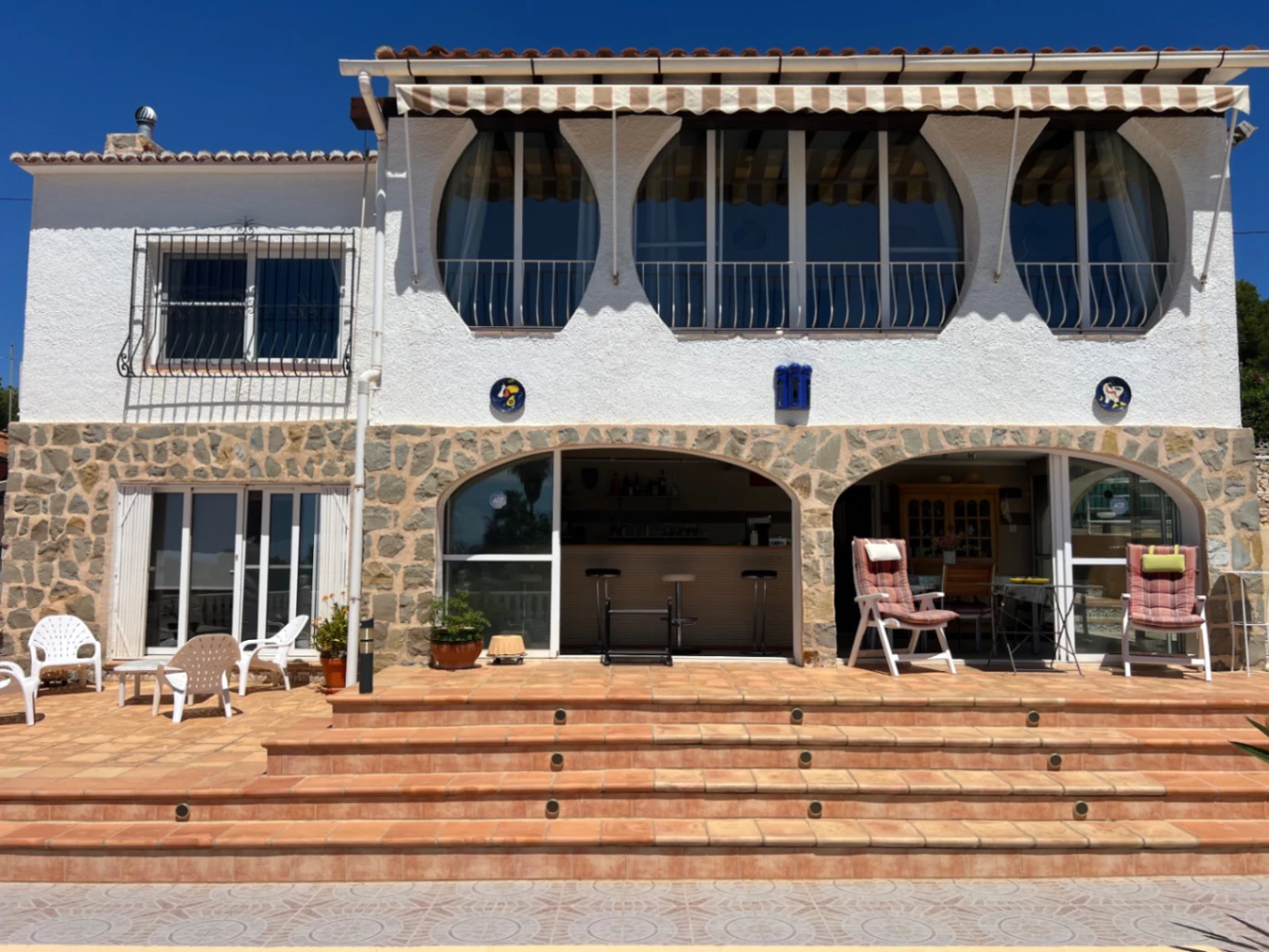 Villa te koop met 4 slaapkamers en vrij uitzicht op zee in Benissa, Alicante.