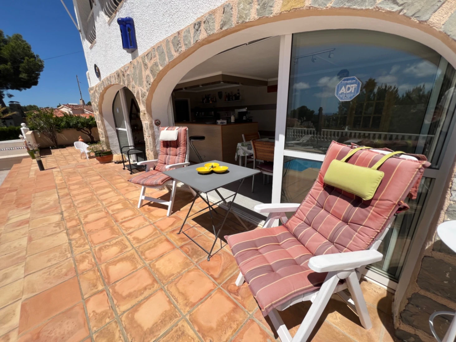Villa te koop met 4 slaapkamers en vrij uitzicht op zee in Benissa, Alicante.