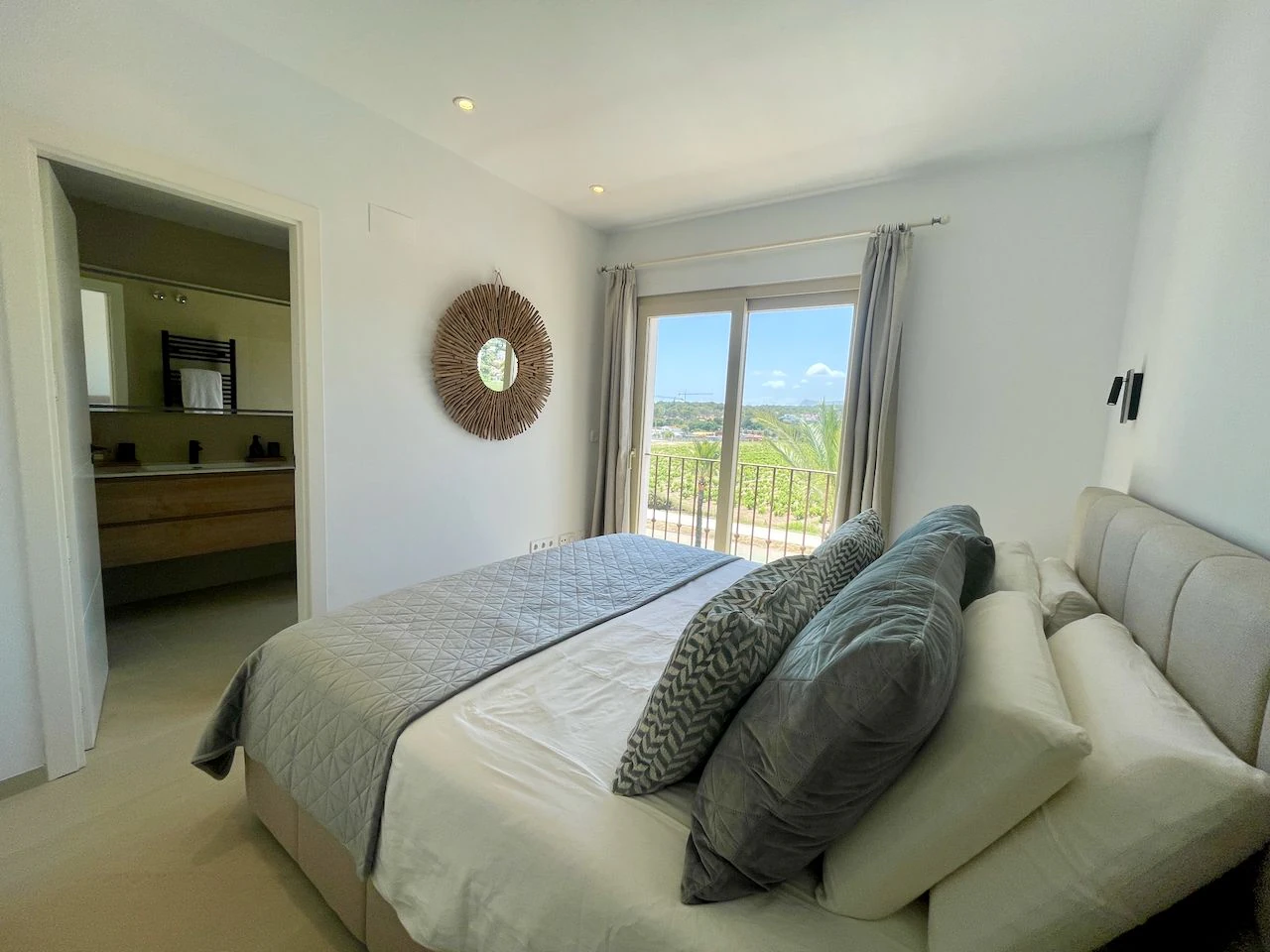 Luxury duplex Penthouse fully renovated in Club Moraira with private pool and sea views.