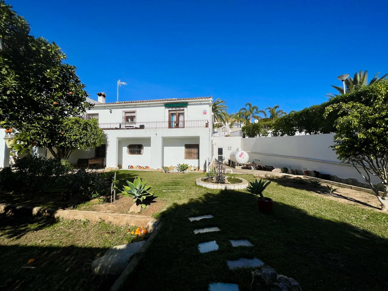 Traditional villa with sea views and views of the Peñón de Ifach in San Jaime Urbanization, Benissa