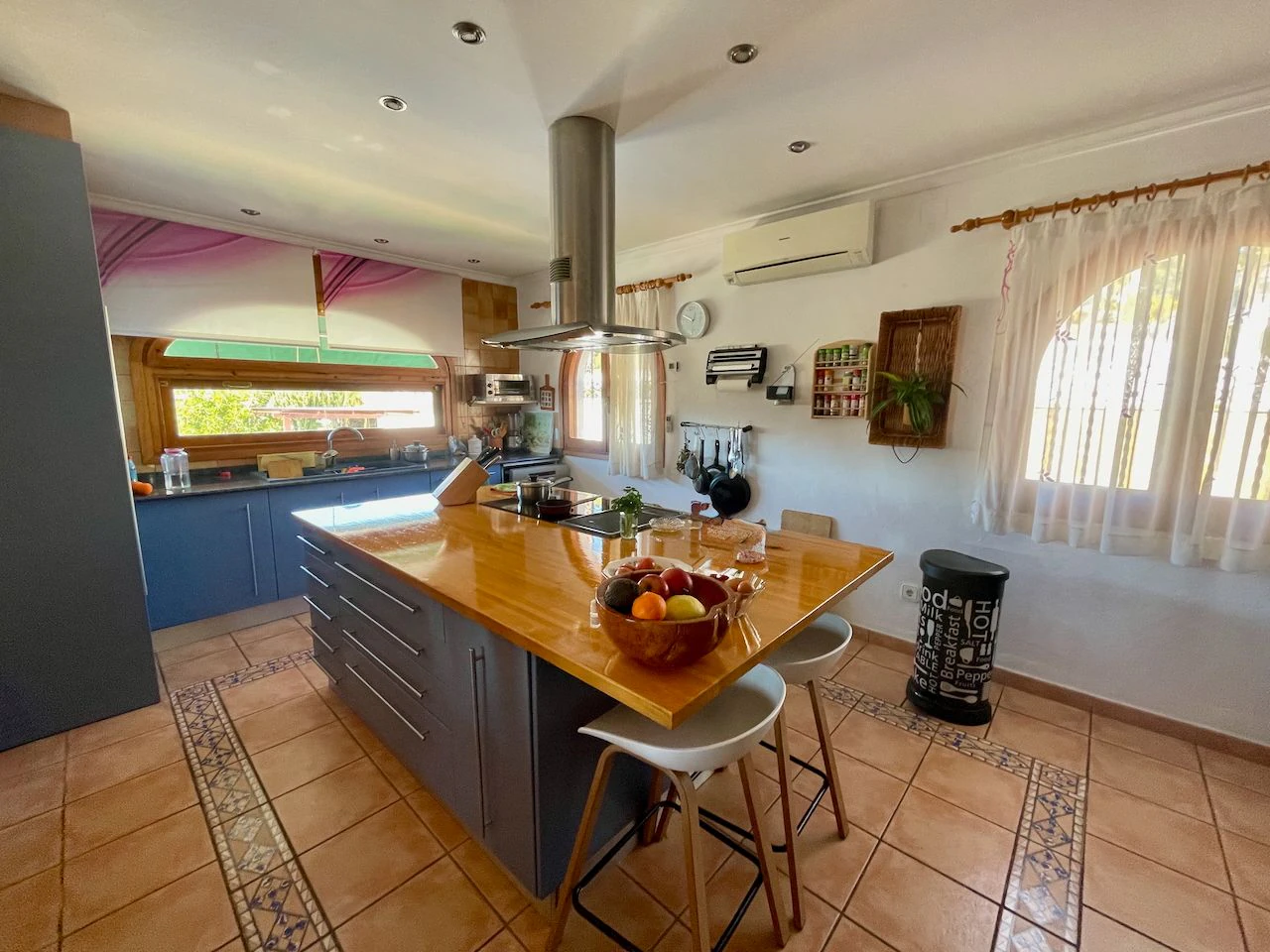 Traditional villa with sea views and views of the Peñón de Ifach in San Jaime Urbanization, Benissa