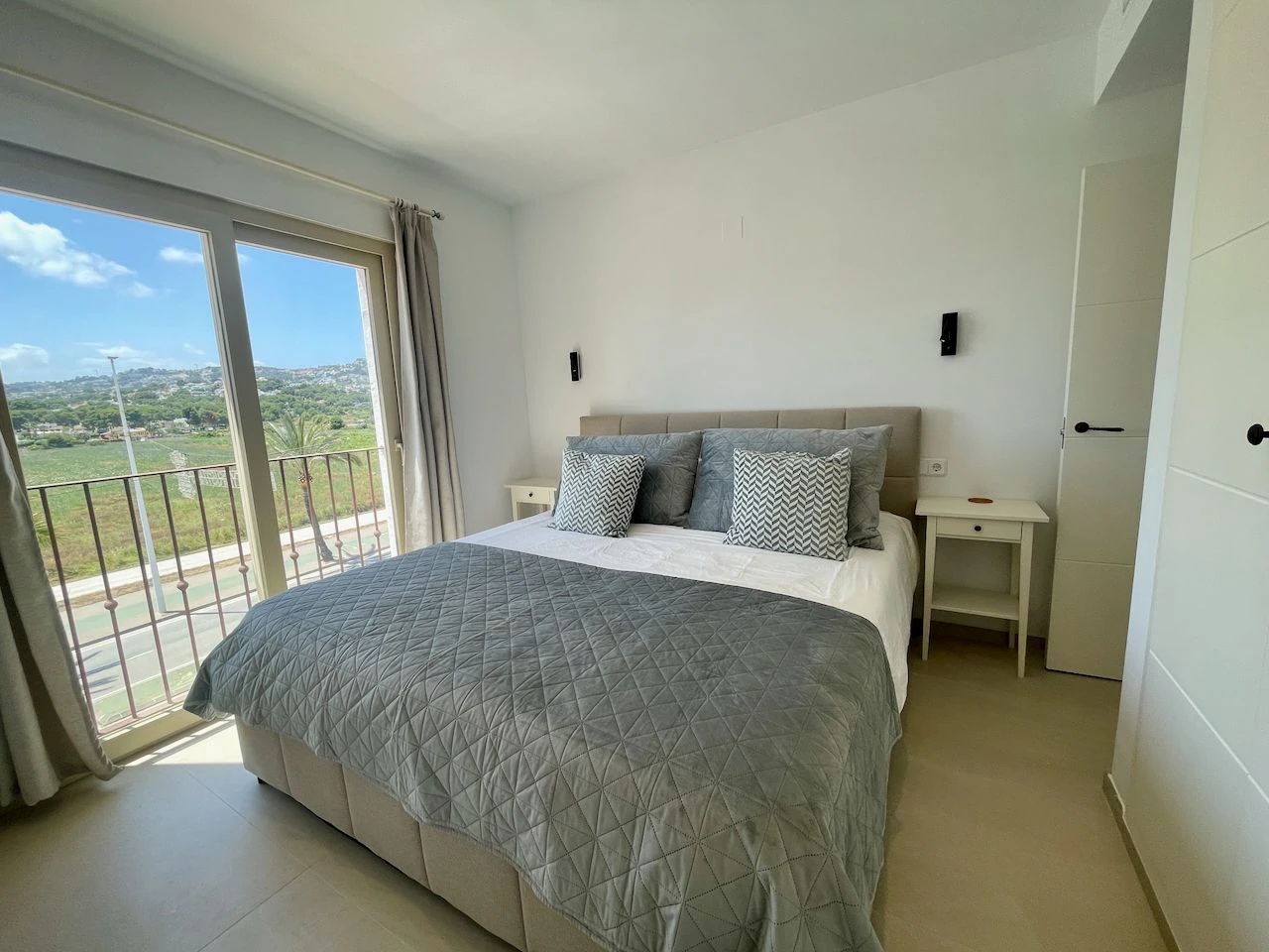 Luxury duplex Penthouse fully renovated in Club Moraira with private pool and sea views.
