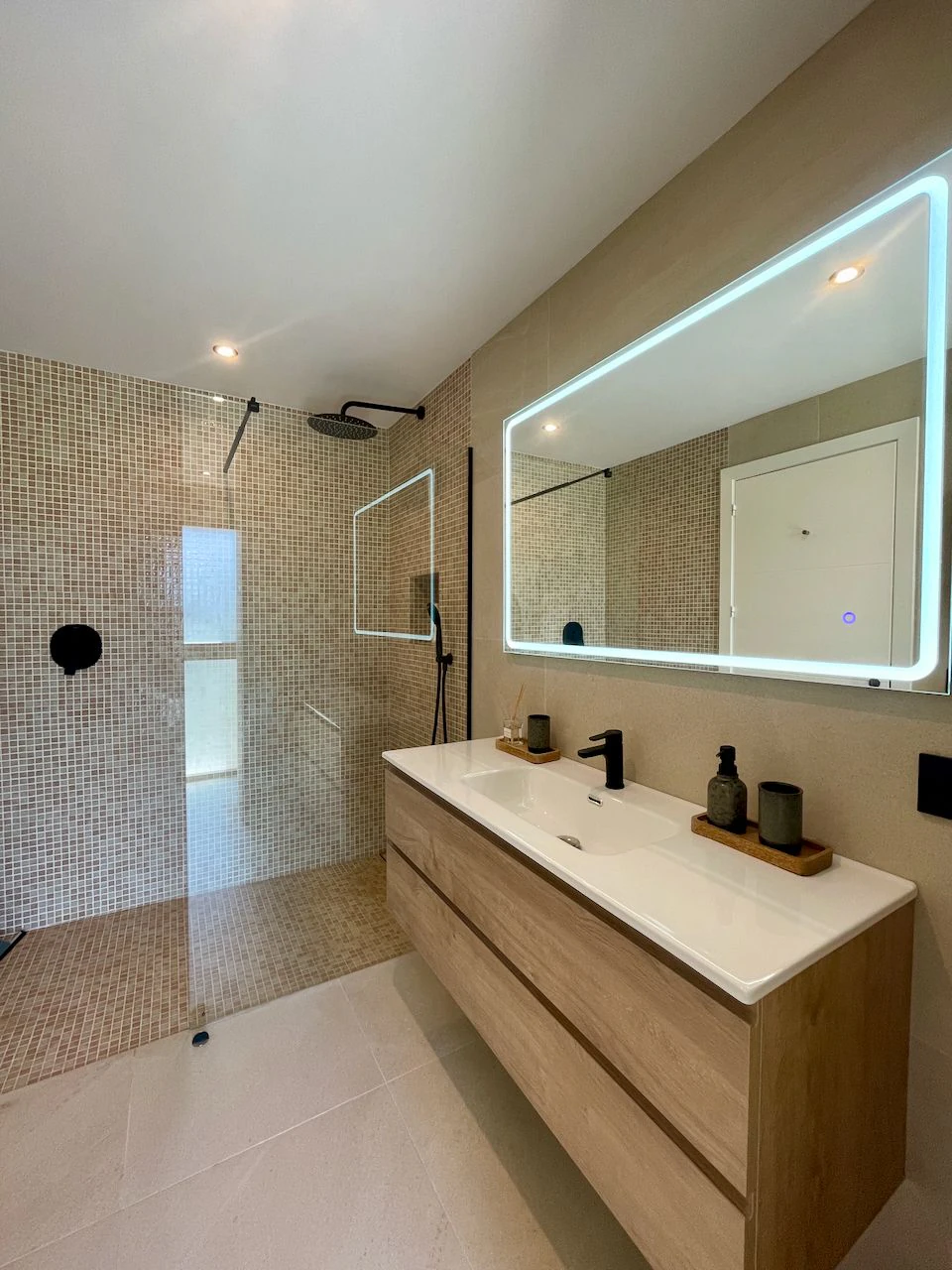 Luxury duplex Penthouse fully renovated in Club Moraira with private pool and sea views.